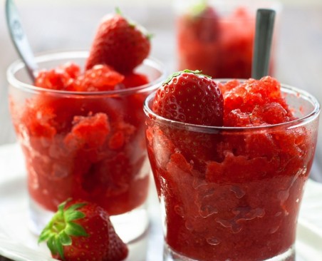 Preparato in polvere per granita al gusto fragola 620 grammi Yoooki
