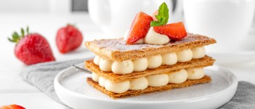 Torta con pasta sfoglia e crema pasticcera: la ricetta facile e veloce che conquista sempre