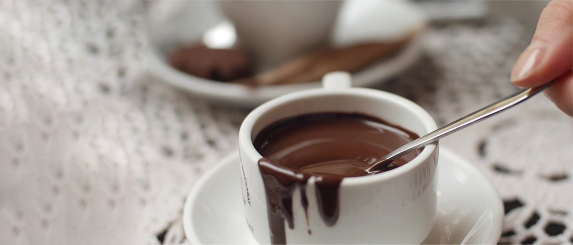 Viaggio sensoriale nella scelta delle migliori cioccolate calde da bar